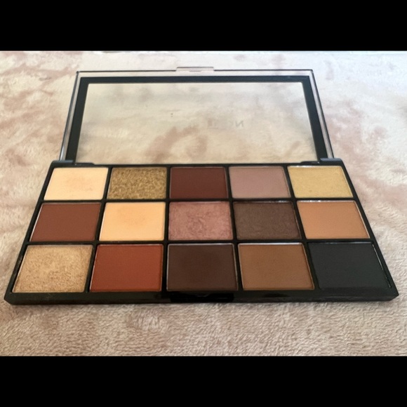 REVOLUTION Reloaded Palette Velvet Rose - Picture 3 of 6